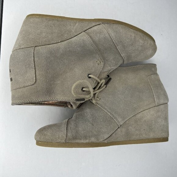 TOMS Desert Womens Size 10 Taupe Gray Lace-Up Soft Suede Wedge Ankle Boots - Picture 7 of 9